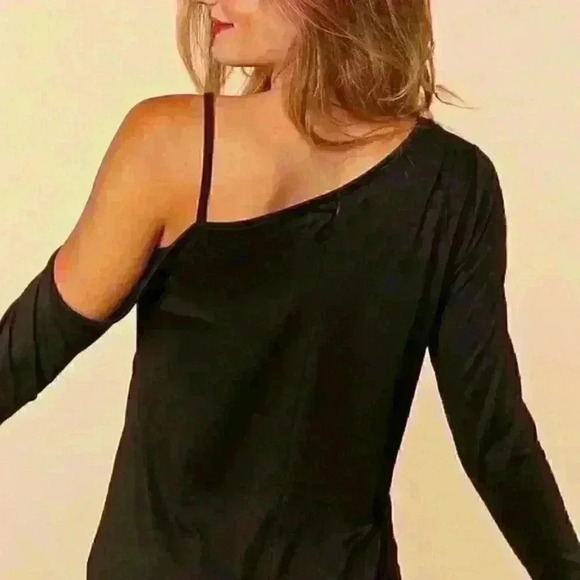 Black Cutout Cold‎ Shoulder Long Sleeve Top - Picture 3 of 4